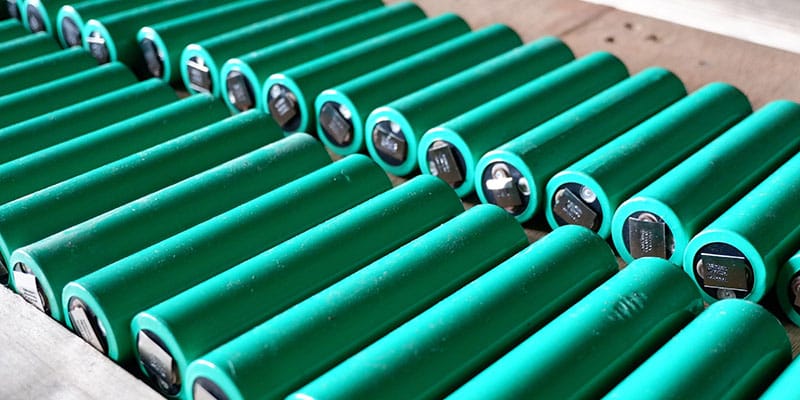 solar street light battery featured image