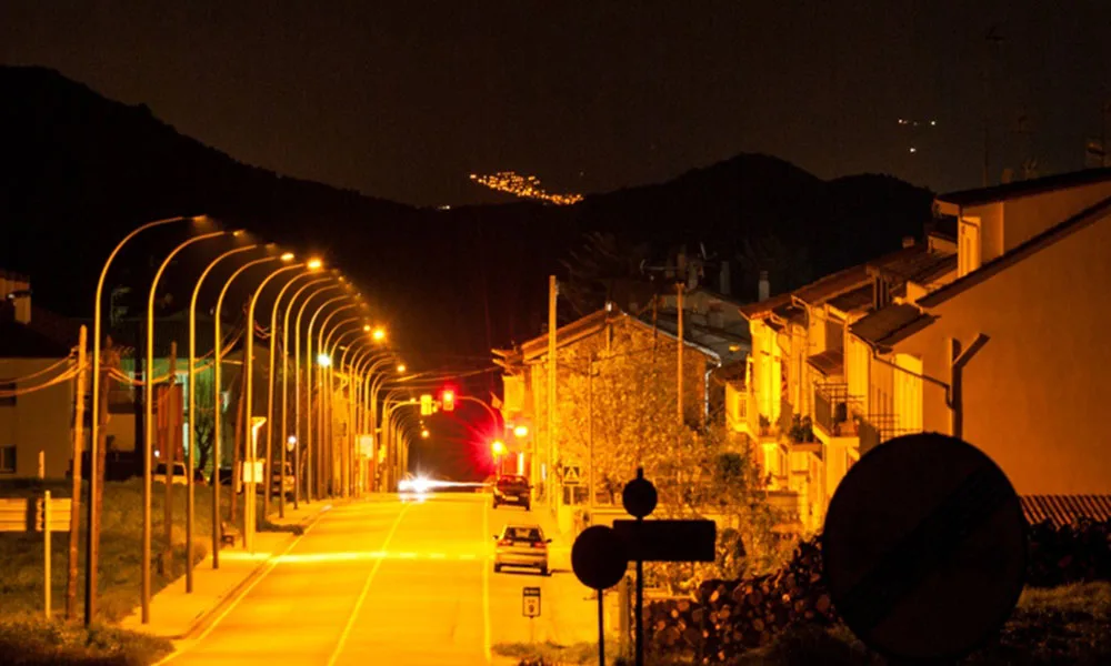 Narrow-Band Amber (NBA) LED Street Lights
