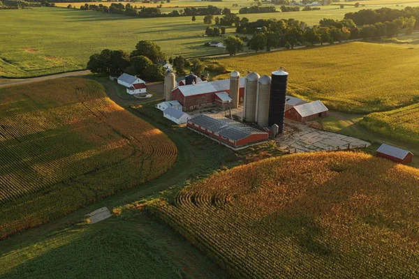 farm field with yards and barns need solar farm yard lights