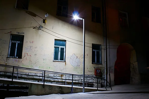 project Malaysia solar 20W 4meter perimeter lights for community